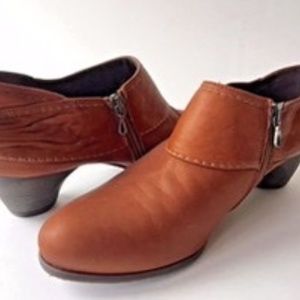 Antia Handcrafted Leather Booties 8.5 Spain Camel